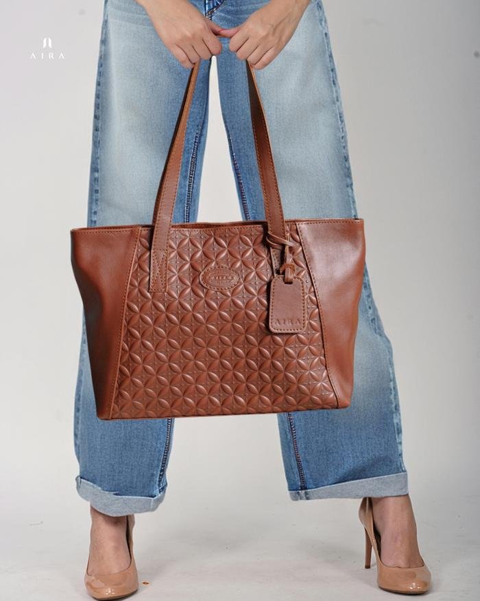 AIRA Tas Kulit Asli Wanita Shopper Deasy Tas Laptop 14 Inch Batik Tote